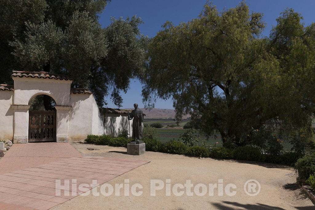 San Juan Bautista, CA Photo - Old Mission San Juan Bautista in San Juan Bautista, a City in San Benito County, California