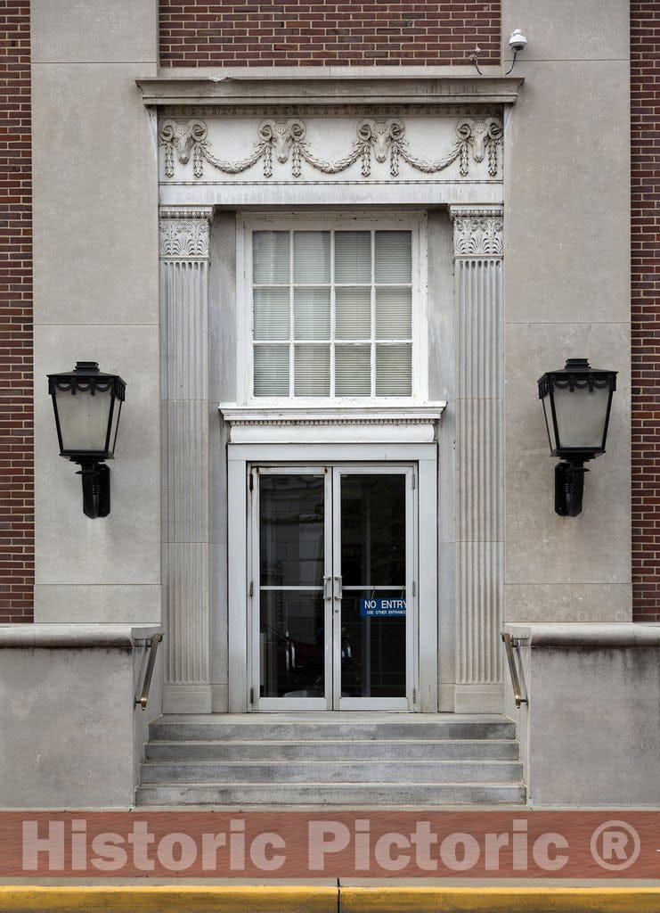 Paducah, KY Photo - Exterior Door. Federal Building and U.S. Courthouse, Paducah, Kentucky