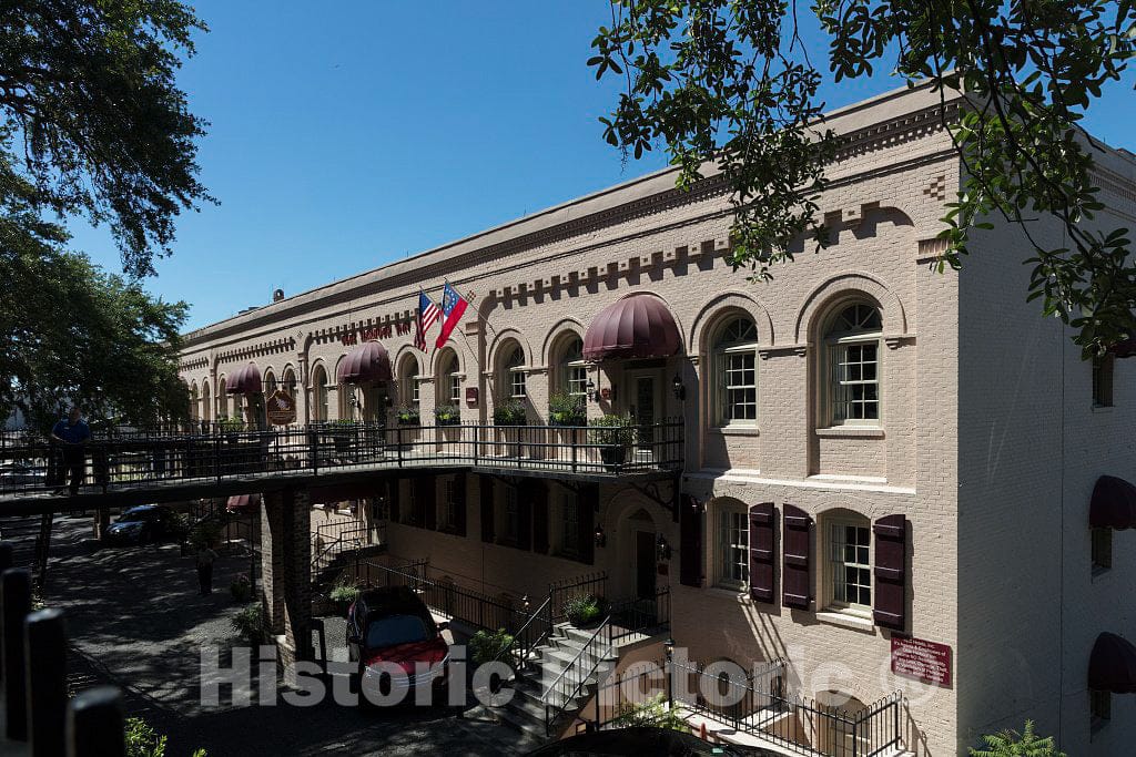 Photo - The Olde Harbour Inn, which Took Over an Old Oil-Company Building Along The Savannah, Georgia, Waterfront in 1987- Fine Art Photo Reporduction