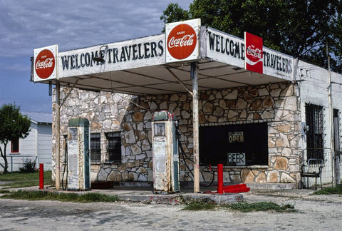 Historic Photo : 1982 Welcome Travelers gas station, straight-on view, New Laredo Highway, San Antonio, Texas | Photo by: John Margolies |