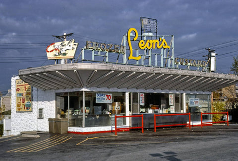 Historic Photo : 1977 Leon's Drive-In, S. 27th & Oklahoma, Milwaukee, Wisconsin | Margolies | Roadside America Collection | Vintage Wall Art :