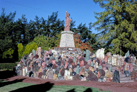 Historic Photo : 1987 Petersen's Rock Garden, Statue of Liberty "monument," Redmond, Oregon | Margolies | Roadside America Collection | Vintage Wall Art :