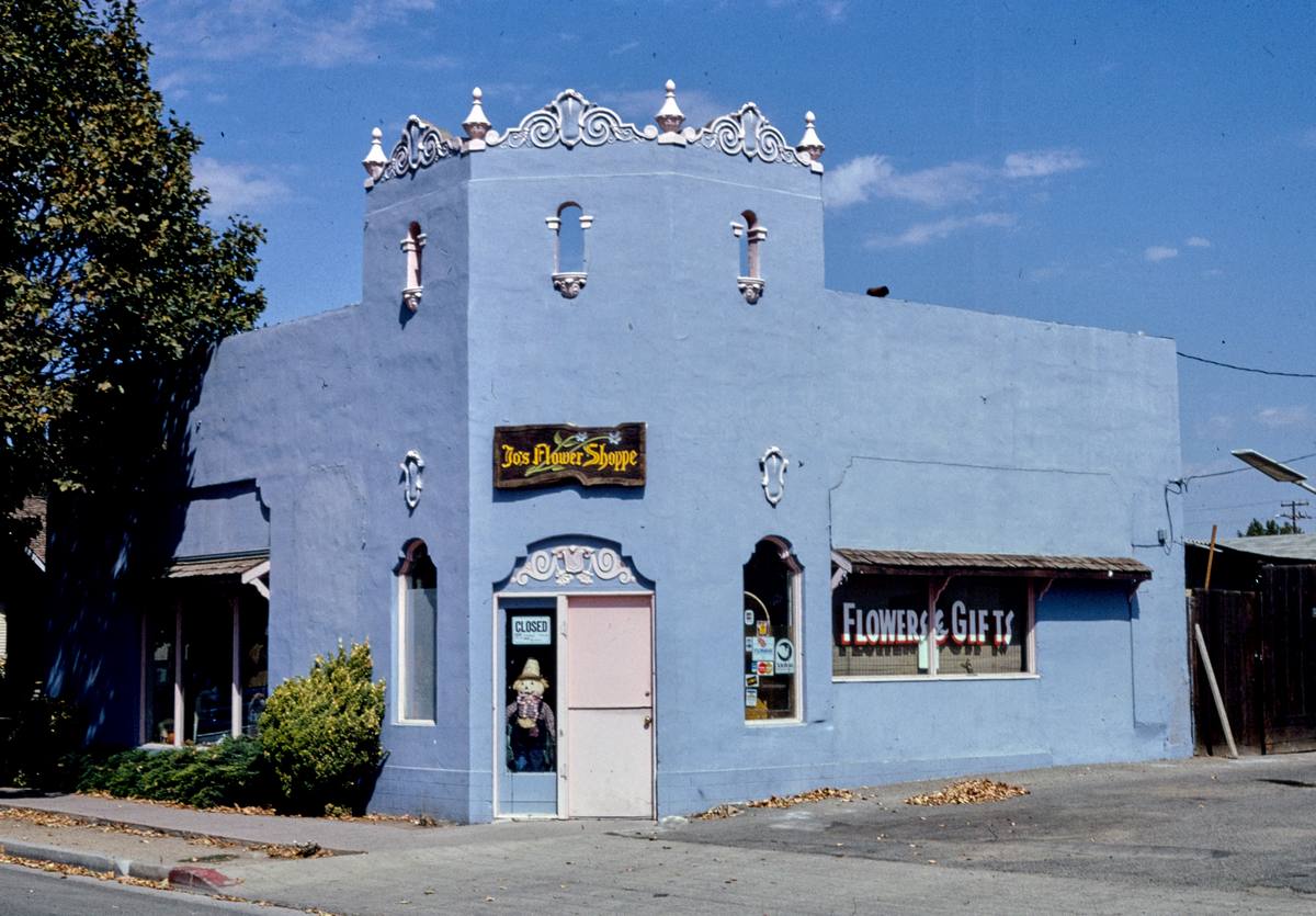 Historic Photo : 1991 The Flower Shop (reused gas station), horizontal, Vanderhurst Street, King City, California | Photo by: John Margolies |