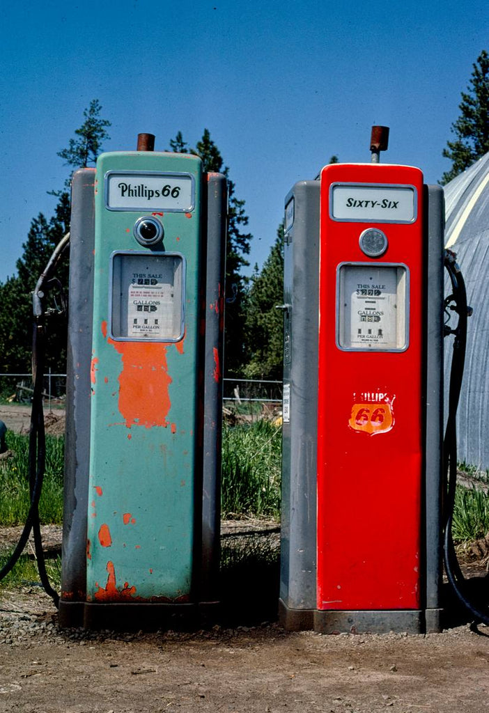 Historic Photo : 1980 Phillips 66 gas pumps, Winchester