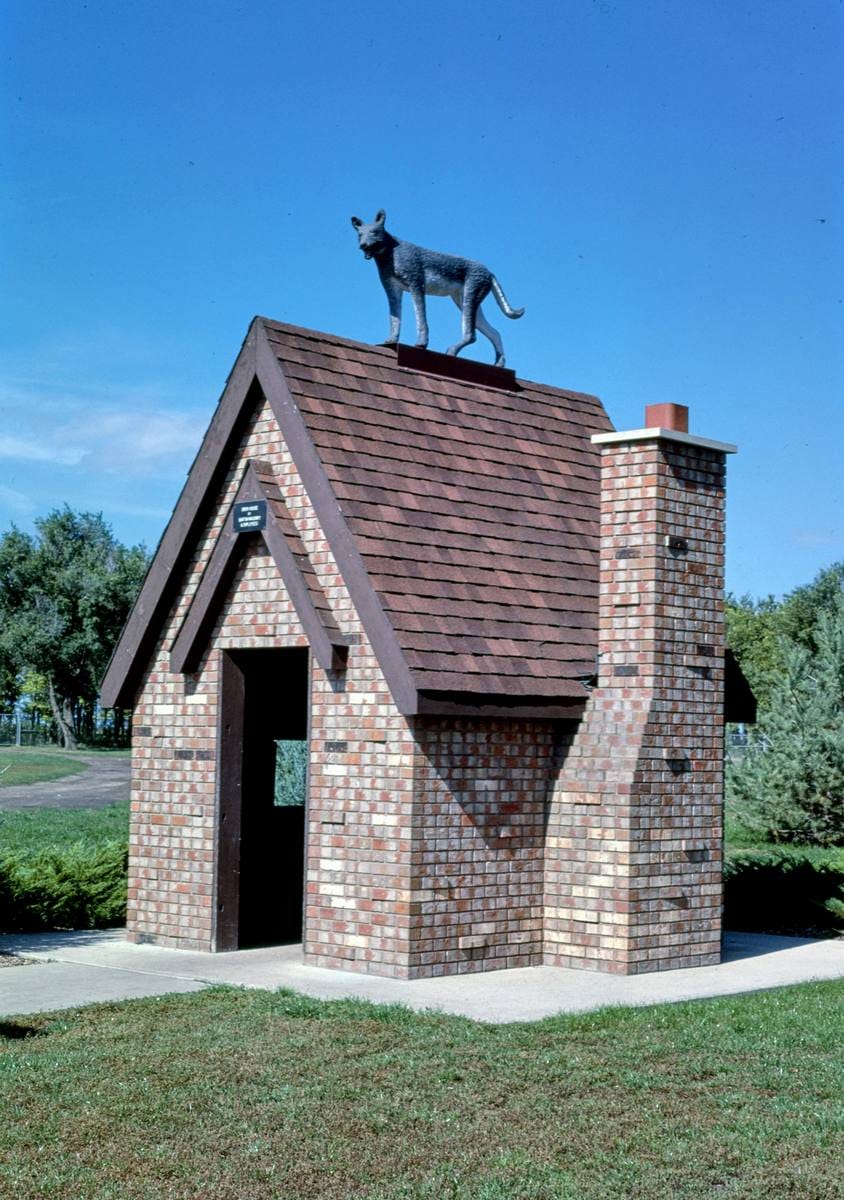 Historic Photo : 1987 Three Little Pig's brick house three-quarter view, Storybook Land Park, Aberdeen, South Dakota | Photo by: John Margolies |