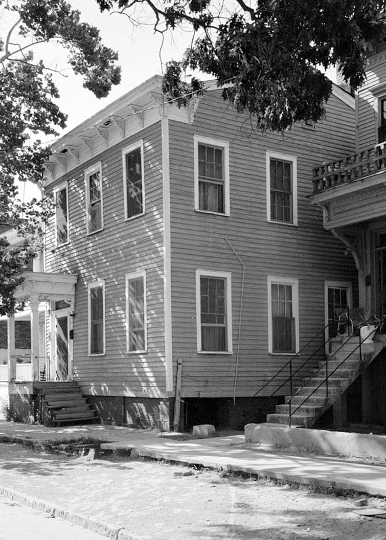 Historic Photo : Savannah Victorian Historic District, Bounded by Gwinnett, East Broad, West Broad Street & Anderson Lane, Savannah, Chatham County, GA 42 Photograph