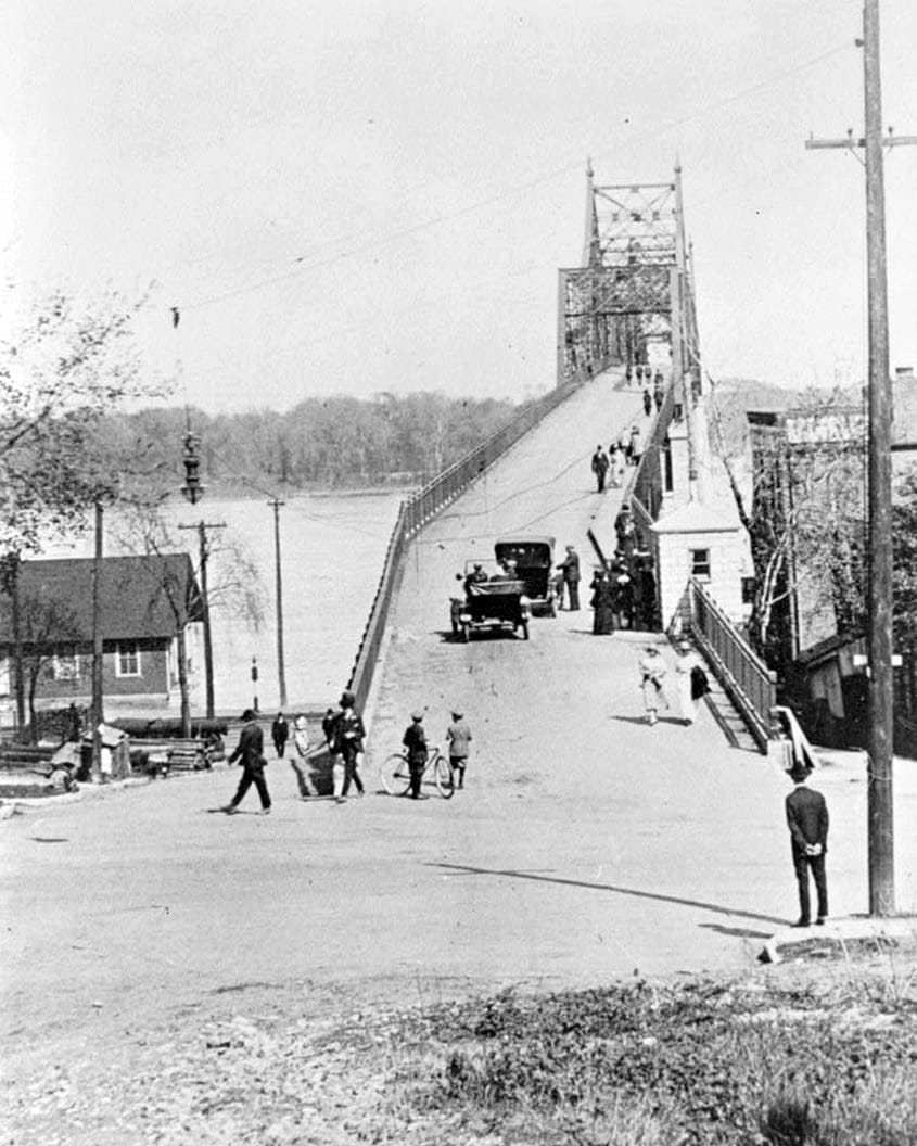 Historic Photo : MacArthur Bridge, Spanning Mississippi River on Highway 34 between IA & IL, Burlington, Des Moines County, IA 28 Photograph