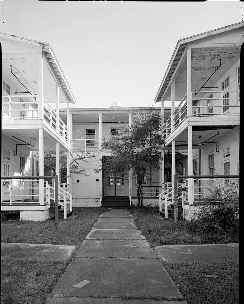 Historic Photo : U.S. Naval Air Station, Lodge, Southeast corner of West and North Avenues, Pensacola, Escambia County, FL 2 Photograph