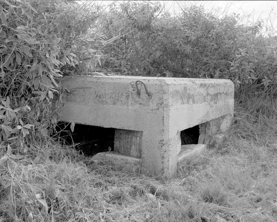 Historic Photo : Naval Air Station Barbers Point, Shore Pillbox Complex-Type 2 Pillbox, Along shoreline, seaward of Coral Sea Road, Ewa, Honolulu County, HI 1 Photograph