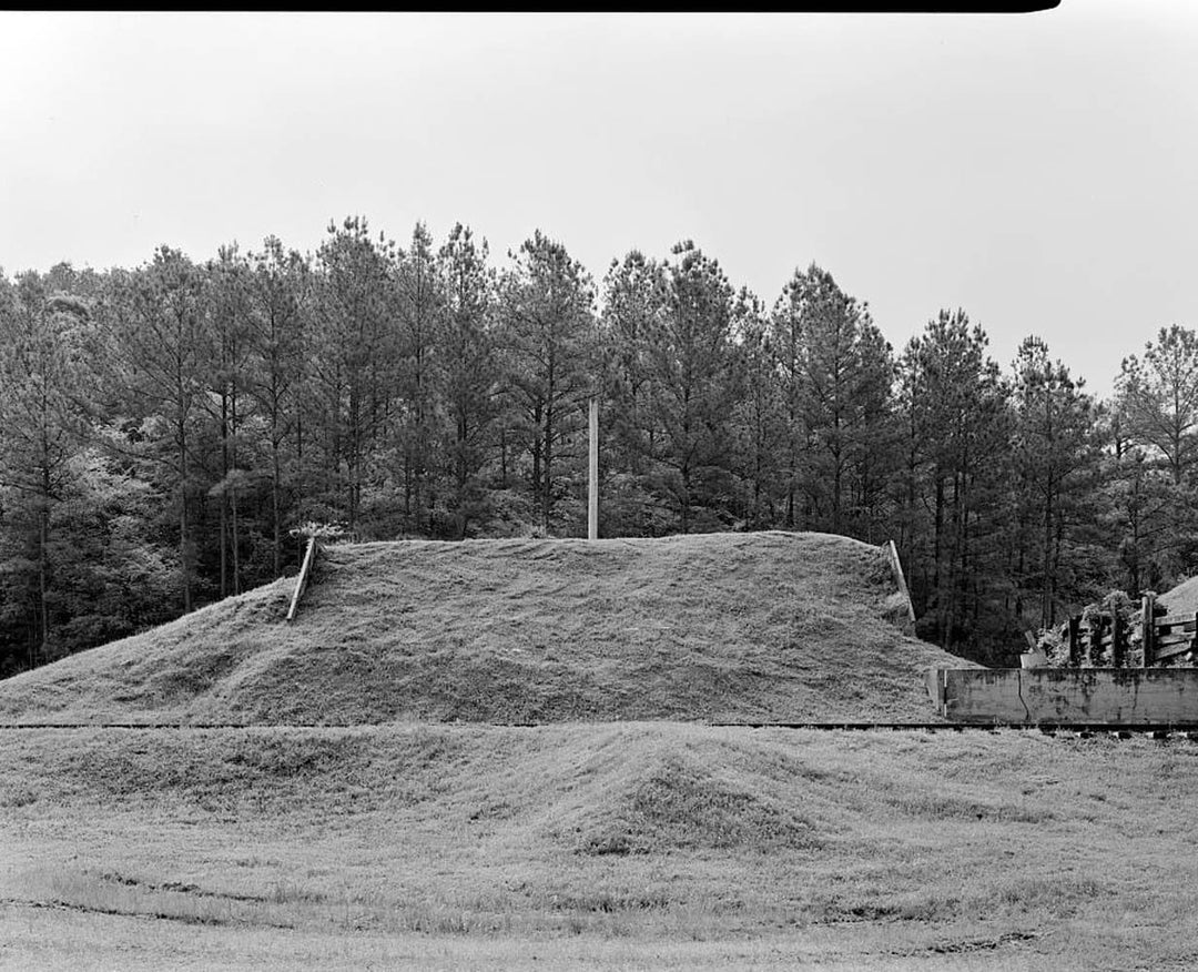 Historic Photo : Fort McClellan Ammunition Storage Area, Building No. 4408, Second Avenue (Magazine Road), Anniston, Calhoun County, AL 2 Photograph