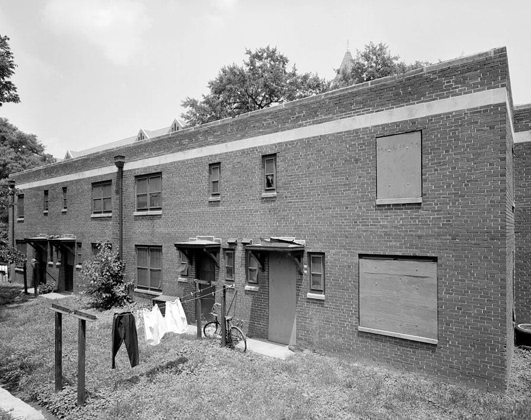 Historic Photo : Techwood Homes, Building No. 17, 516-526 Techwood Drive, Atlanta, Fulton County, GA 1 Photograph