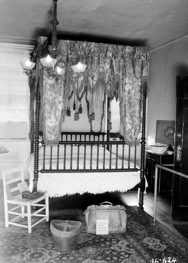 Historic Photo : First White House of the Confederacy, 625 Washington Street (moved from Bibb & Lee Streets), Montgomery, Montgomery County, AL 1 Photograph