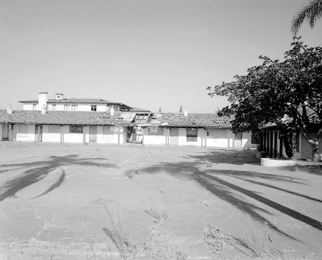 Historic Photo : Mission Motel, South Court, 9235 MacArthur Boulevard, Oakland, Alameda County, CA 4 Photograph