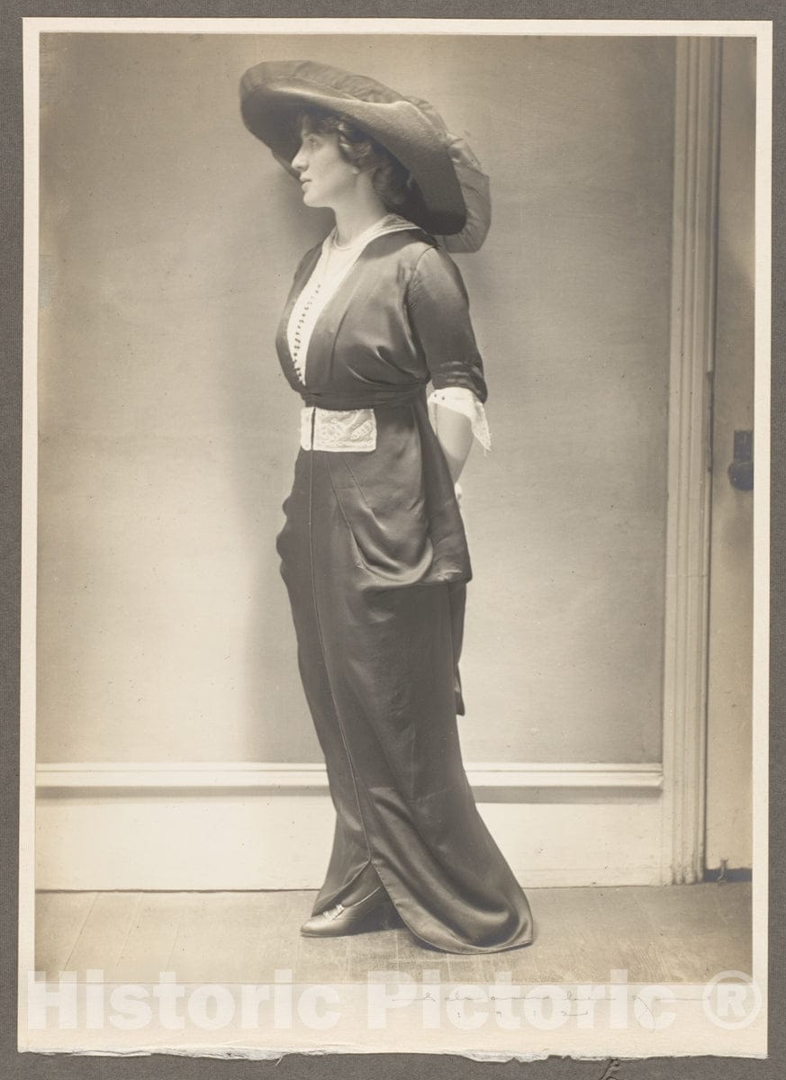 Photo Print : Morton Schamberg - Etellea : Vintage Wall Art