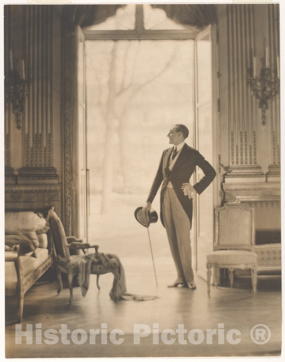 Photo Print : Adolf de Meyer - Etienne de Beaumont : Vintage Wall Art