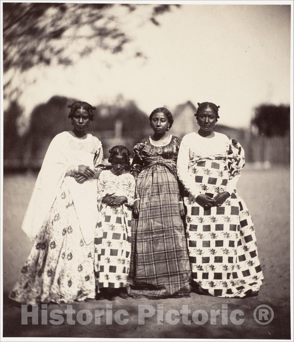 Photo Print : Désiré Charnay - Femmes Betsimisaraka, Madagascar : Vintage Wall Art