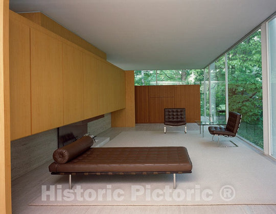Photo - Interior Views of The 1951 Farnsworth, a Modernist Classic Gla ...