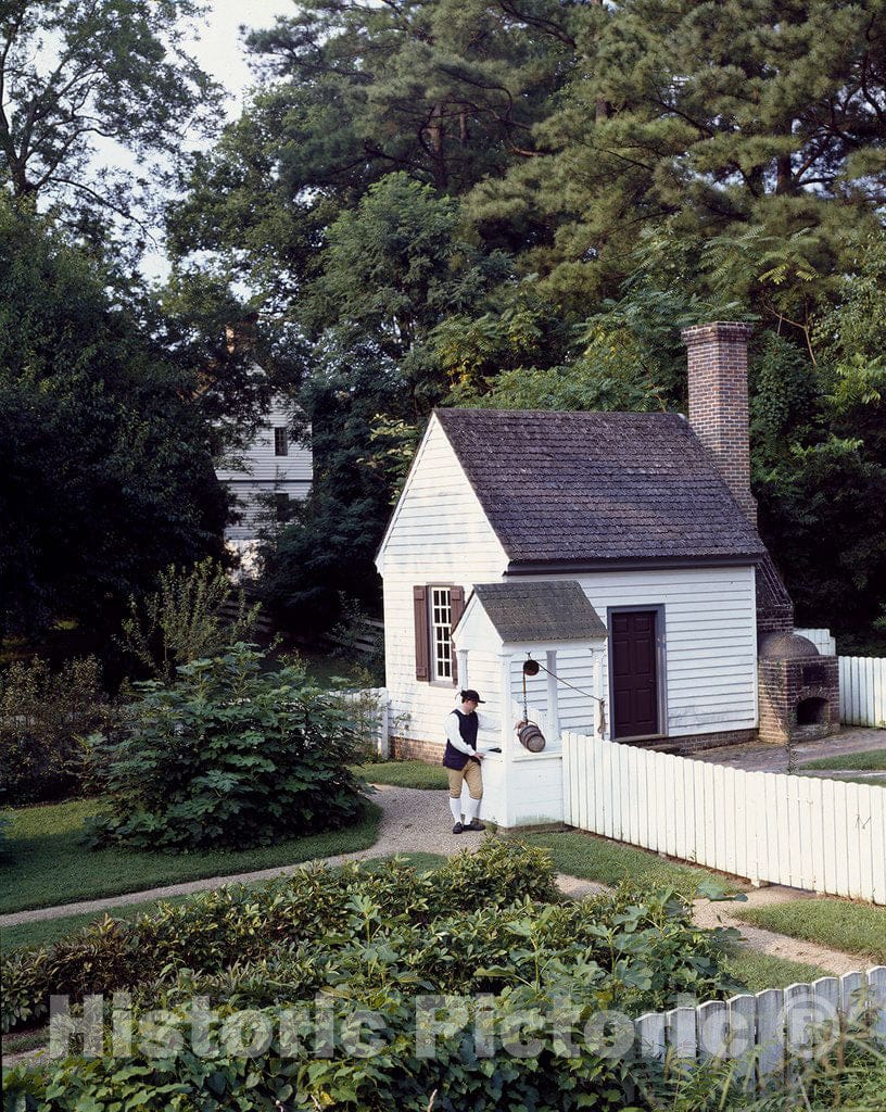 Williamsburg, VA Photo - Garden and Cottage at Colonial Williamsburg, Virginia
