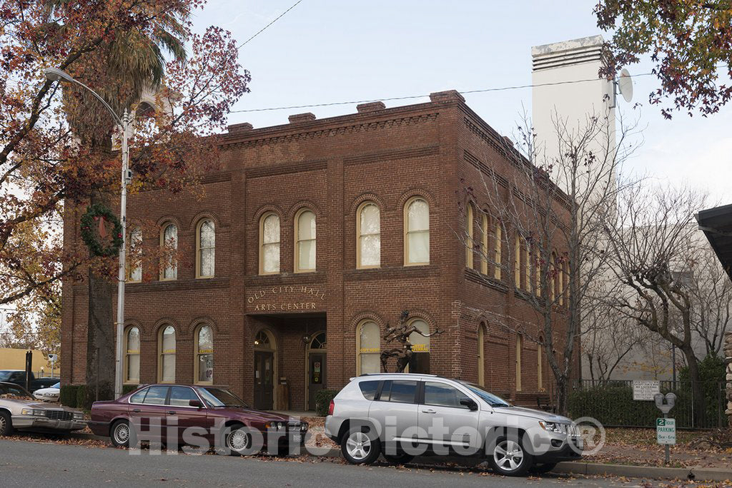 Redding, CA Photo - Old City Hall on Market Street in Redding, California