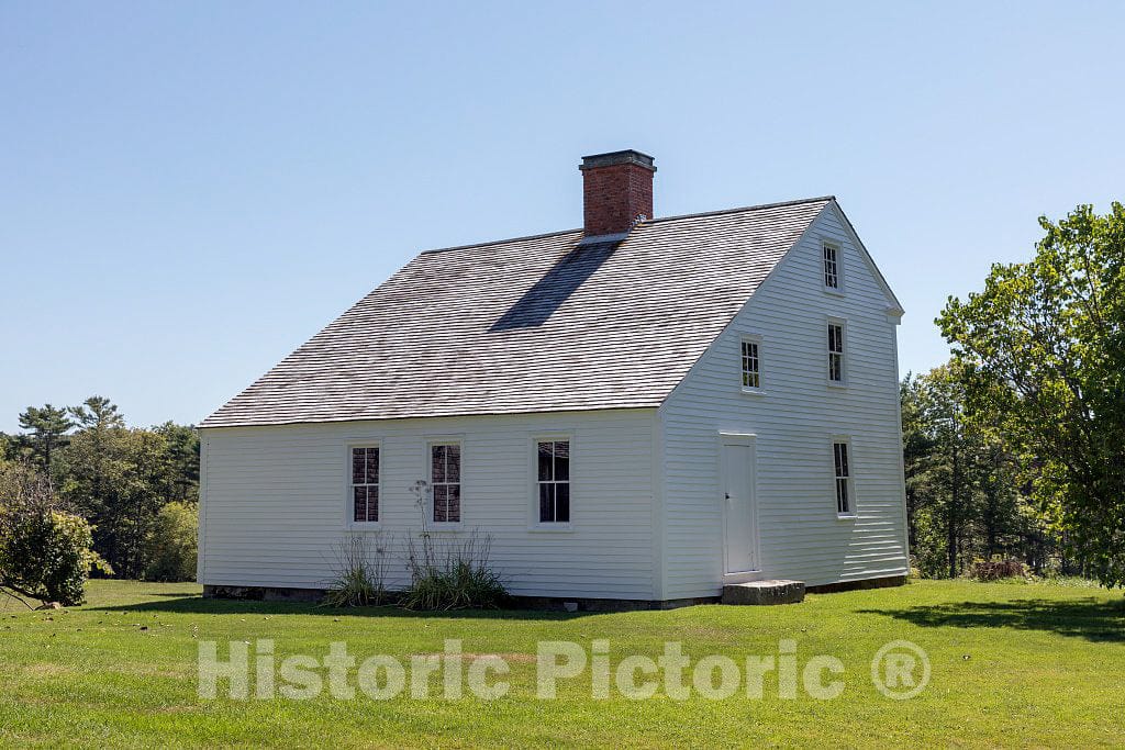 Photograph - A Classic c. 1800 New England saltbox-Style House at Pettengill Farm, a Nineteenth-Century Saltwater Farm on The Estuary of The Harraseeket River, Near Freeport, Maine 3