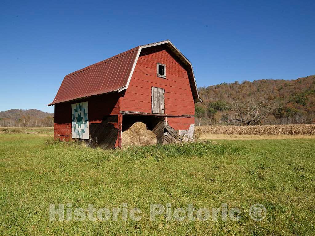 Photo - A"quilt barn",or barn with a painted quilt decoration,outside Valle Crucis, a town in the mountains of far-western North Carolina- Fine Art Photo Reporduction
