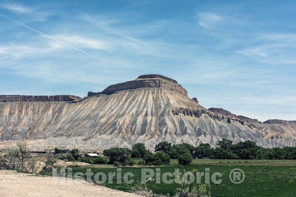 Photo Orchards Below Mount Garfield in The Agricultural Town of Pali