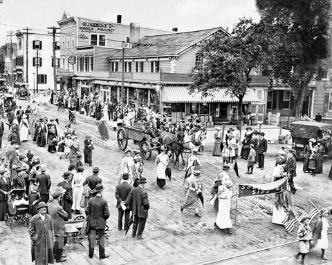 Historic Black & White Photo - Long Island, Mineola, N.Y. - Suffrage Parade, Mineola, c1913 -