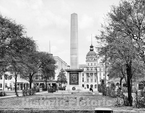 Savannah Historic Black & White Photo, The Greene Monument Outside City Hall, c1904 -